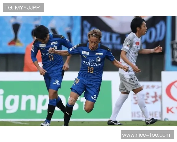 川崎前锋主场迎战札幌争夺胜利双方球员状态分析与战术预测